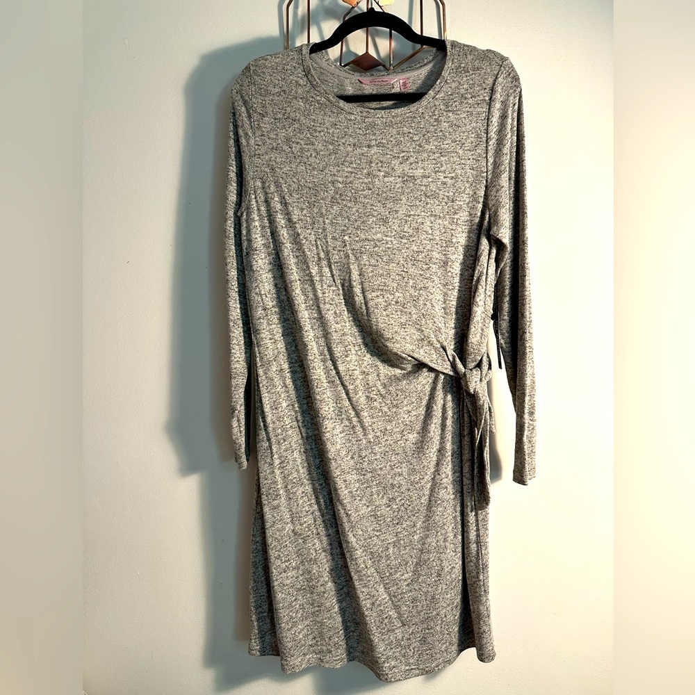 la Vie en Rose Sz  M. Soft and stretchy NWT side-tie dress in heathered grey.